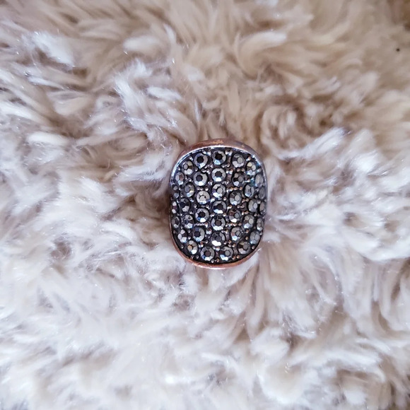 Statement gold ring - Picture 3 of 8